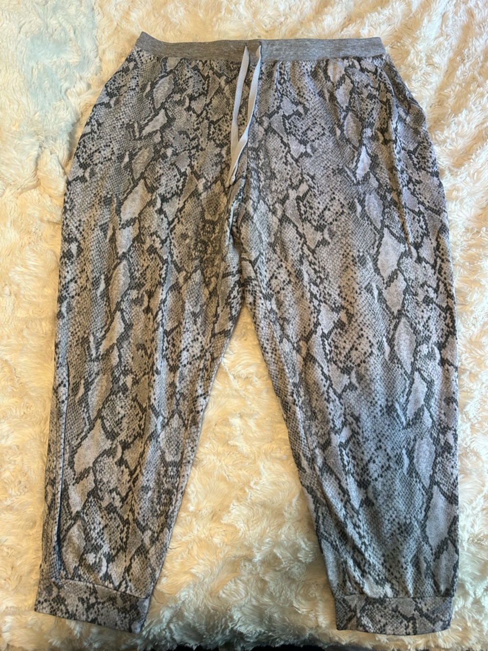 Simply Vera Vera Wang Gray Snake-Print Jogger Pants